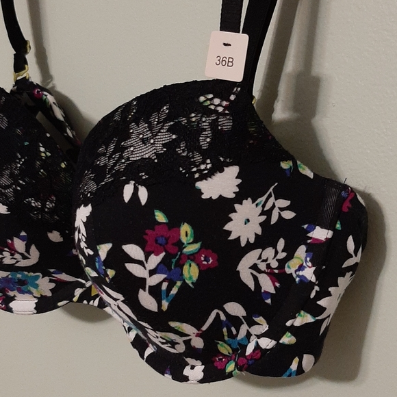 LaSenza Bras, 36B - Picture 2 of 4